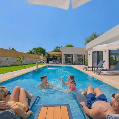Tera Private Pool & Jacuzzi Villa