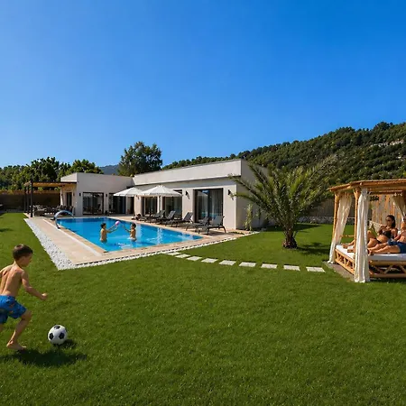 Tera Private Pool & Jacuzzi Villa *